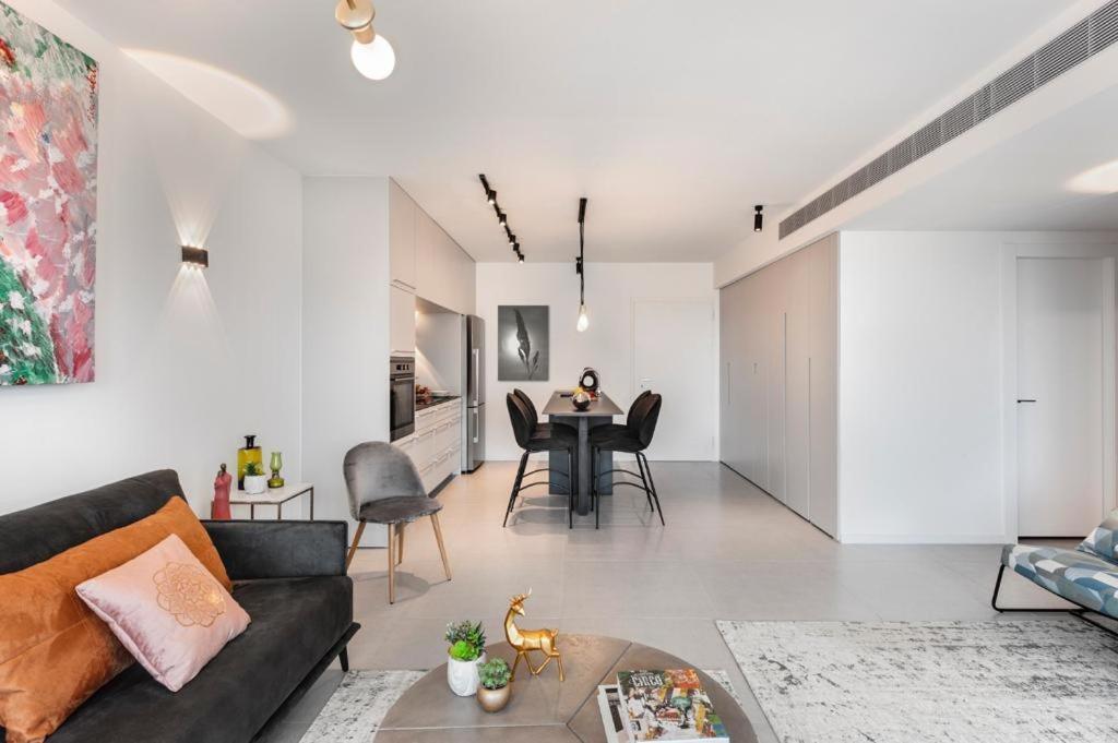 Yefet - By Beach Apartments Tlv Tel Aviv Exterior foto